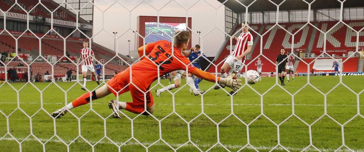 Sunderland’s play-off rivals sign Bursik